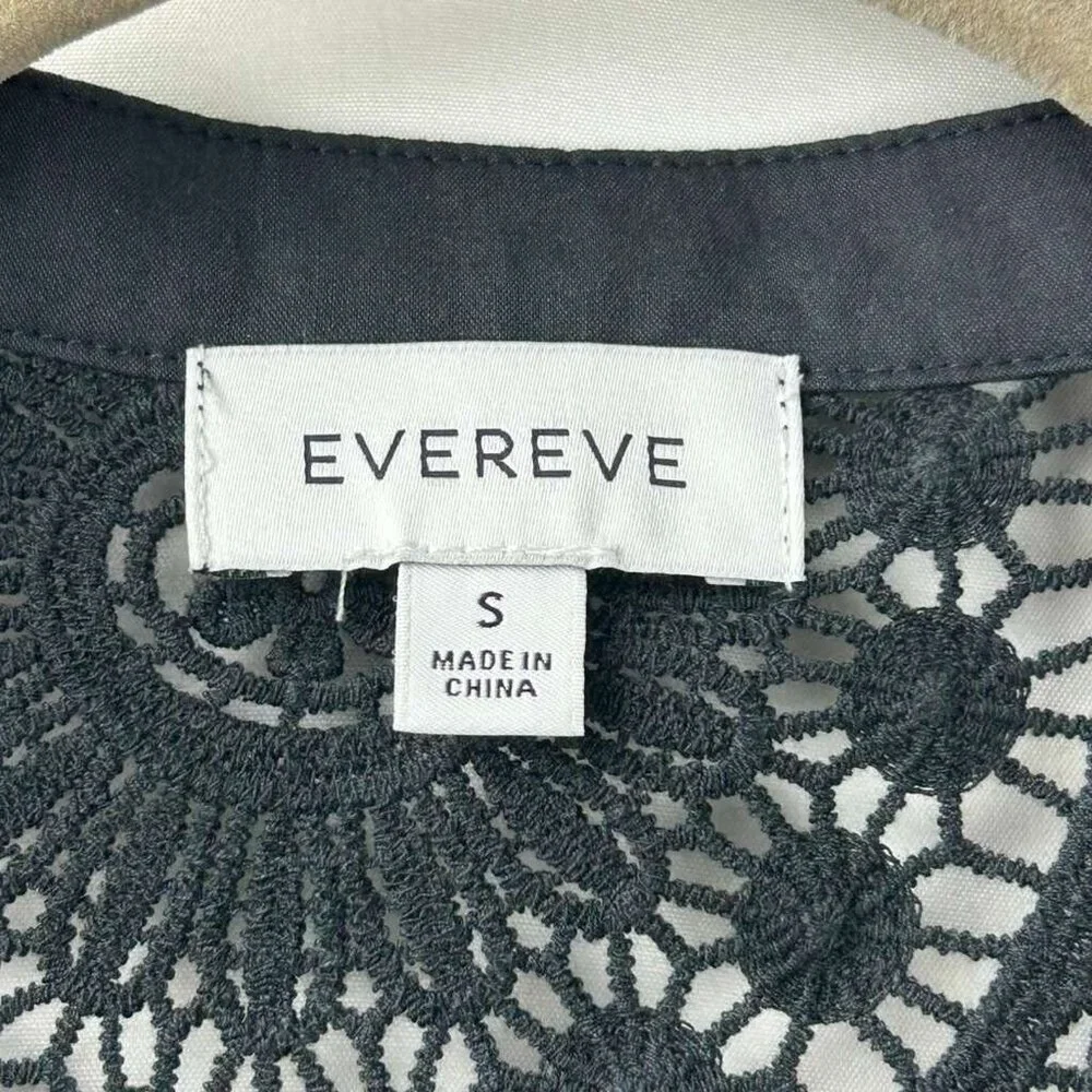 Evereve Women’s S Black Short Sleeve Crochet Back Button Up Blouse Rayon Blend - Picture 3 of 12